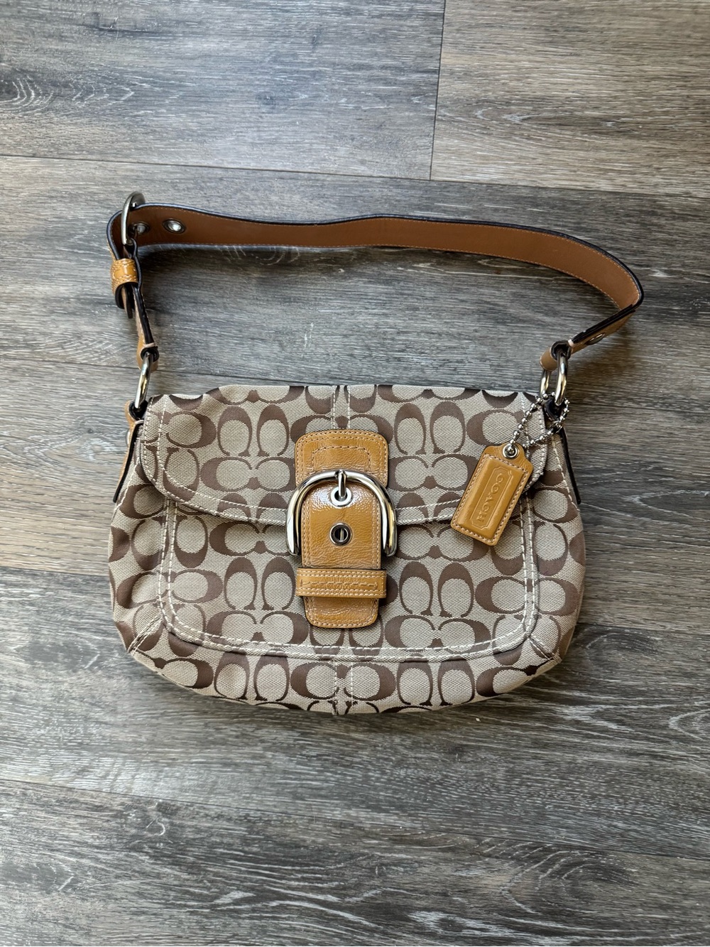 Coach Soho Signature Khaki Brown
Canvas Leather Shoulder Bag